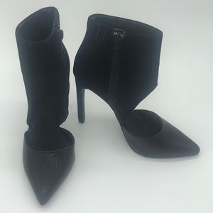 NEW! STEVE MADDEN- Black Heel- Size 6